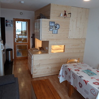 Le séjour de l'appartement à piau, vue de la baie vitrée