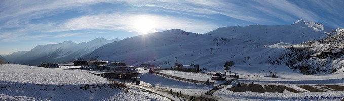 Vue imprenable sur la station et le domaine skiable de Piau